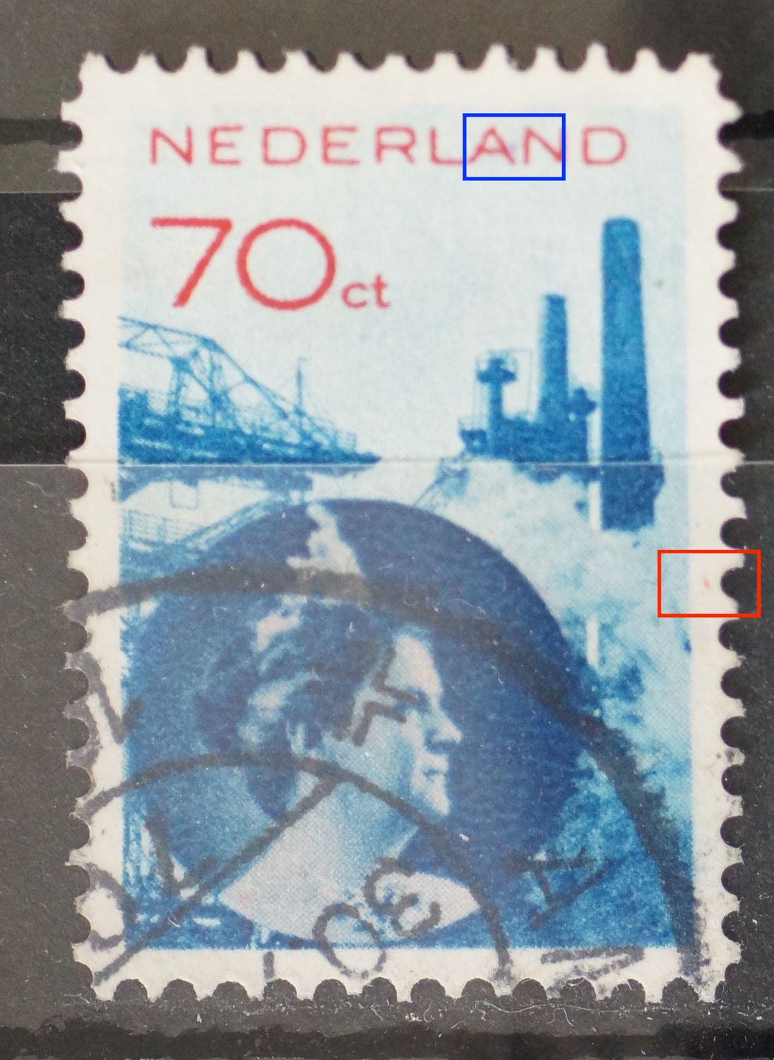 NVPH 236 - blauwe stip tussen AN van NEDERLAND en rood streepje buiten zegelbeeld rechts