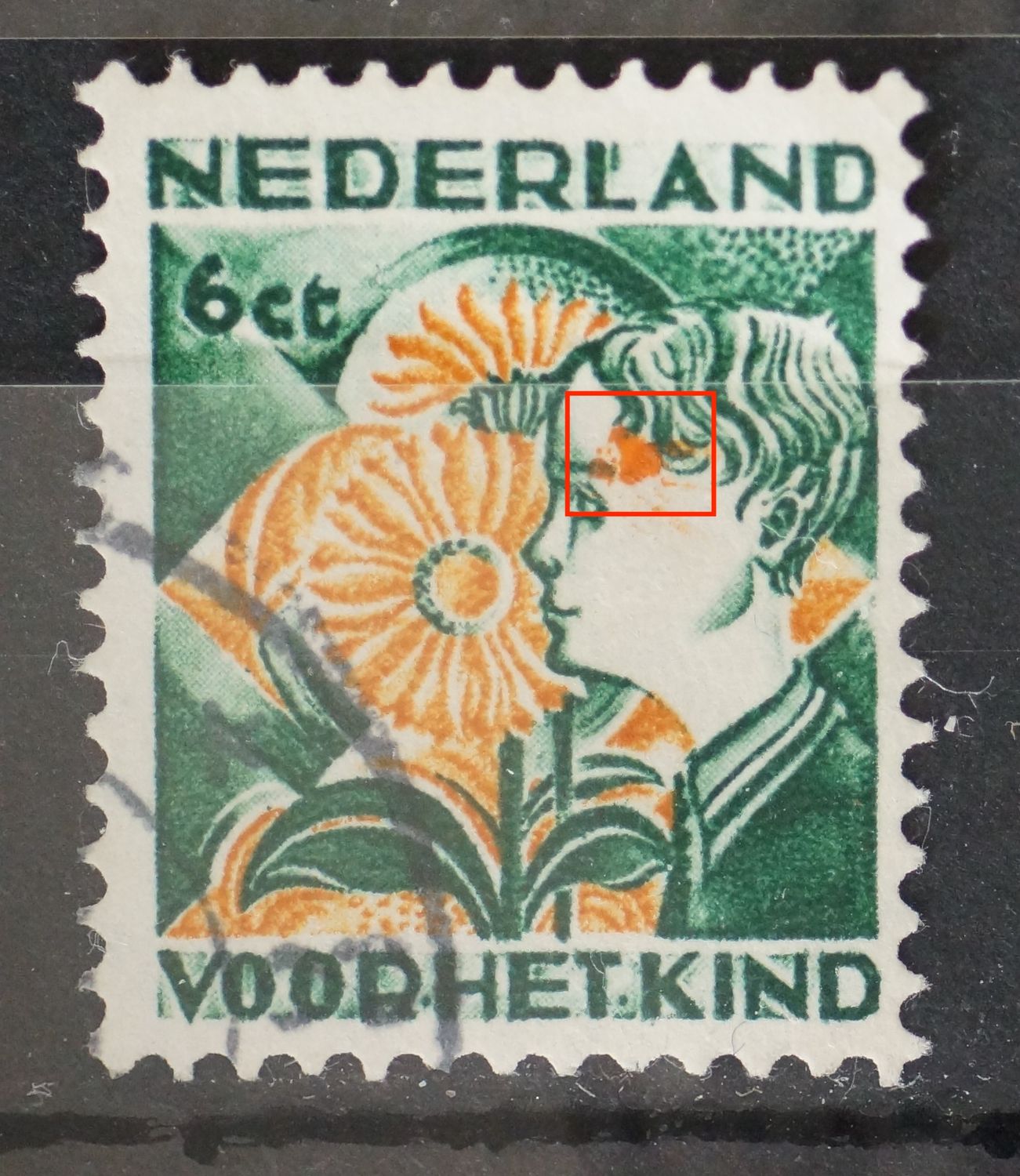 NVPH 250 - grote oranje vlek in het gezicht