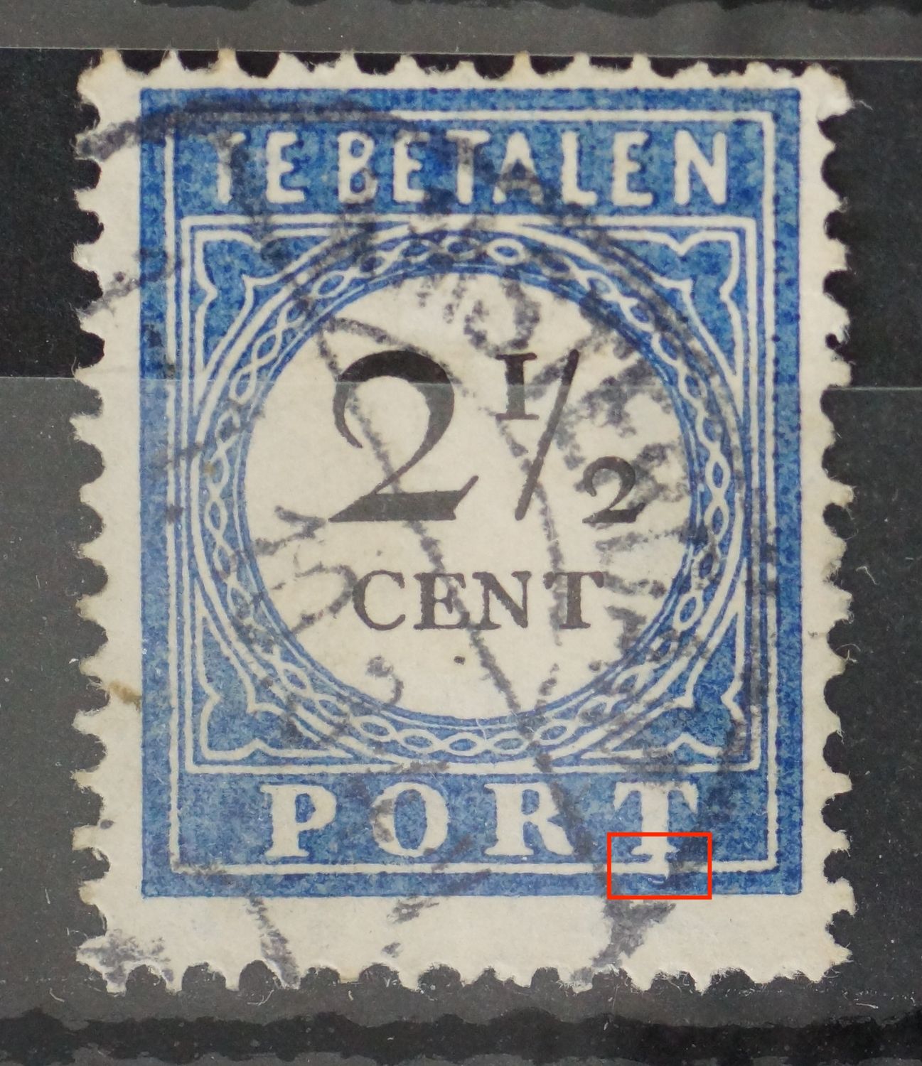 NVPH P15 - witte vlek onder de T van PORT (open verbinding naar kaderlijn)