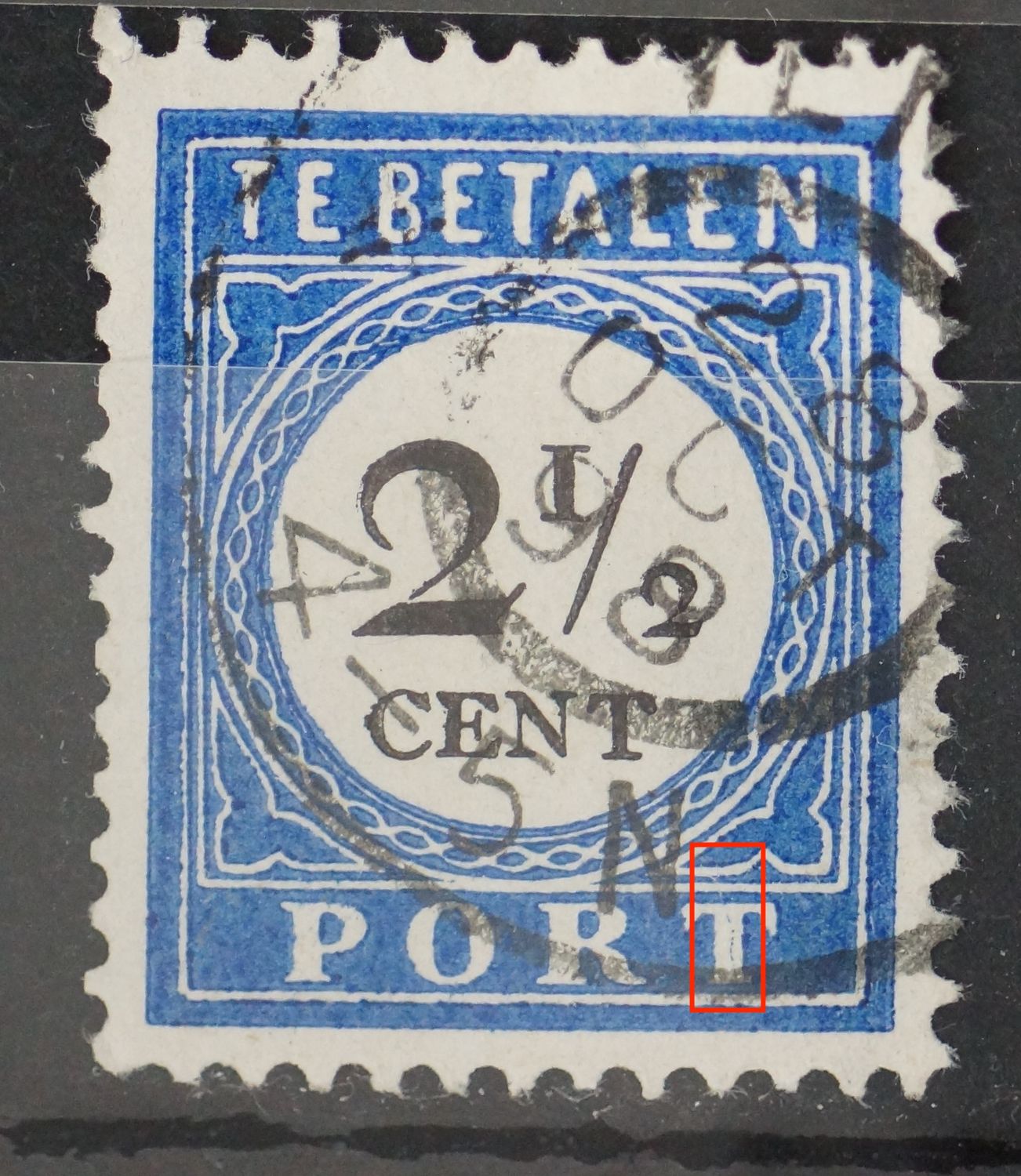 NVPH P16 - Druktoeval: verticale blauwe lijn in de T van CENT