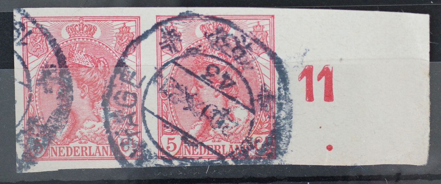 sGravenhage 43 op NVPH 82 (paar met velrand) - kleine plaatfouten