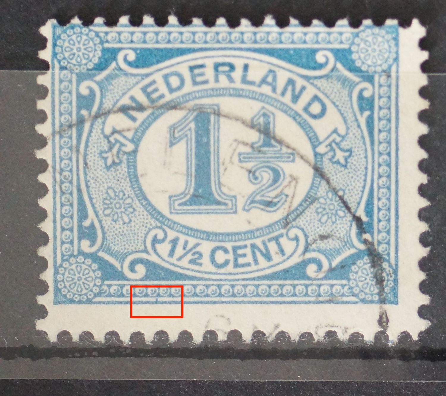 NVPH 53 - blauwe punt tussen kaderlijnen onder