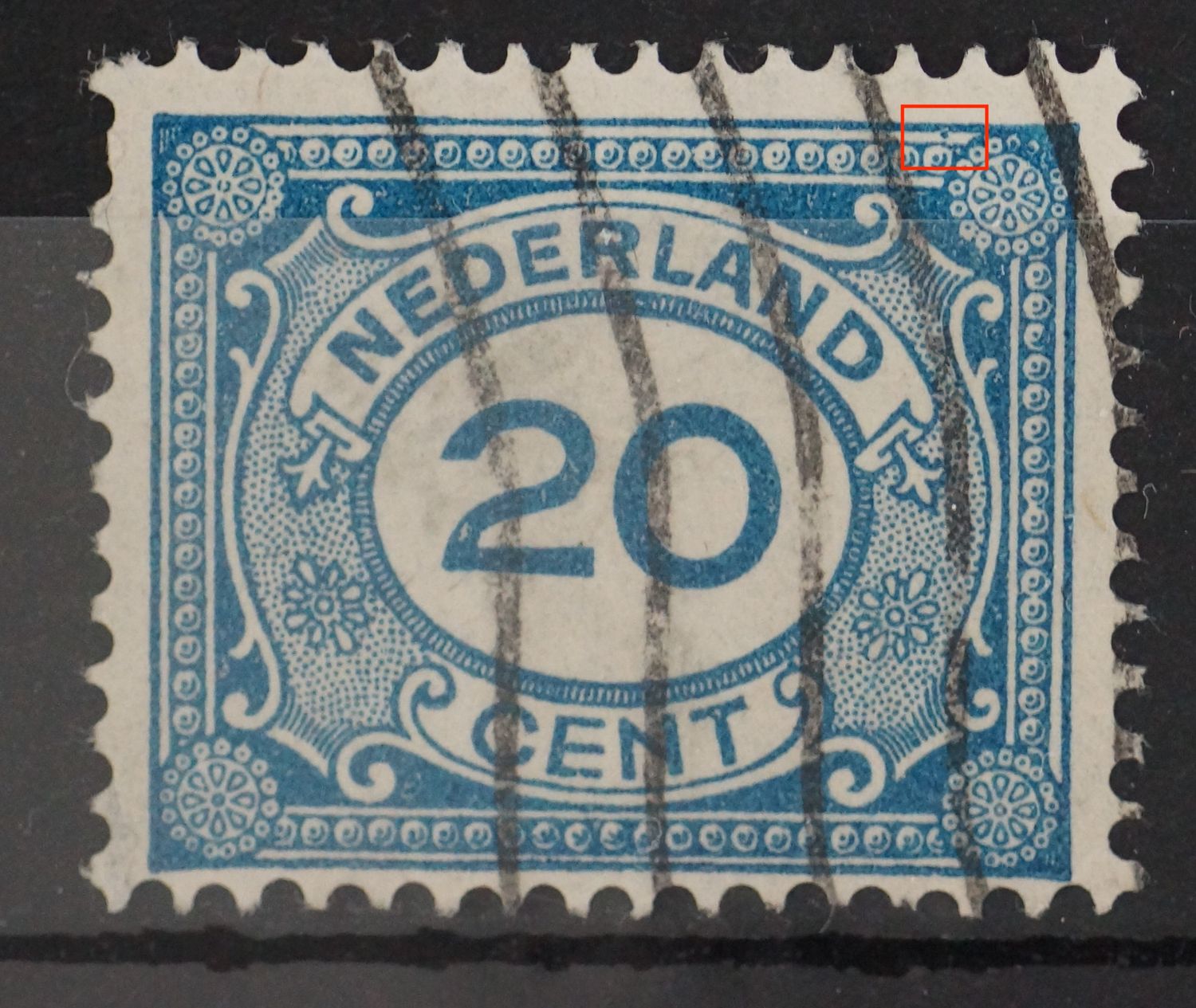 NVPH 109 - blauwe punt tussen kaderlijnen boven, rechts