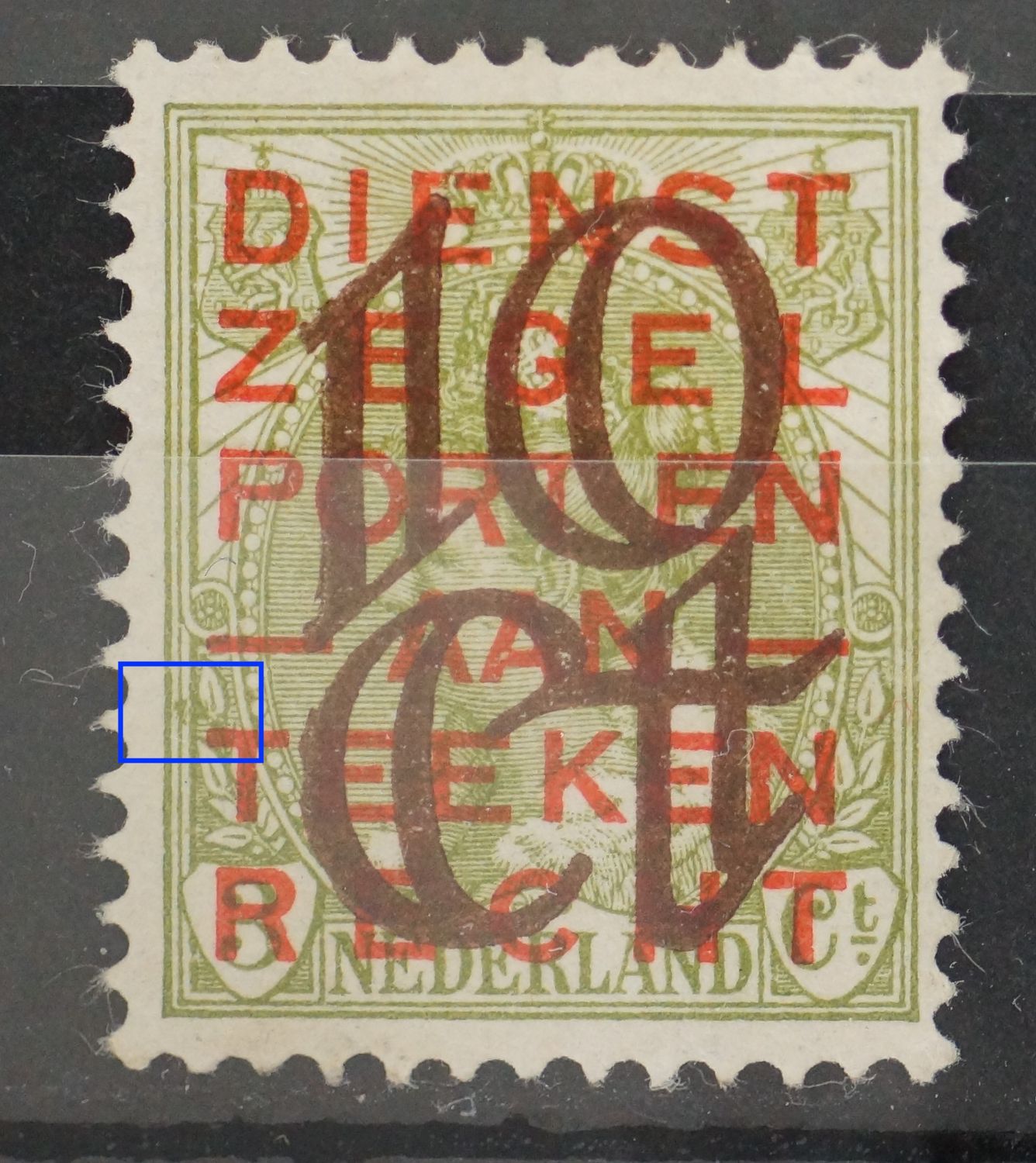 NVPH 132 - groene vlek / beschadiging bij bladeren links NVPH 132 - groene vlek / beschadiging bij bladeren links