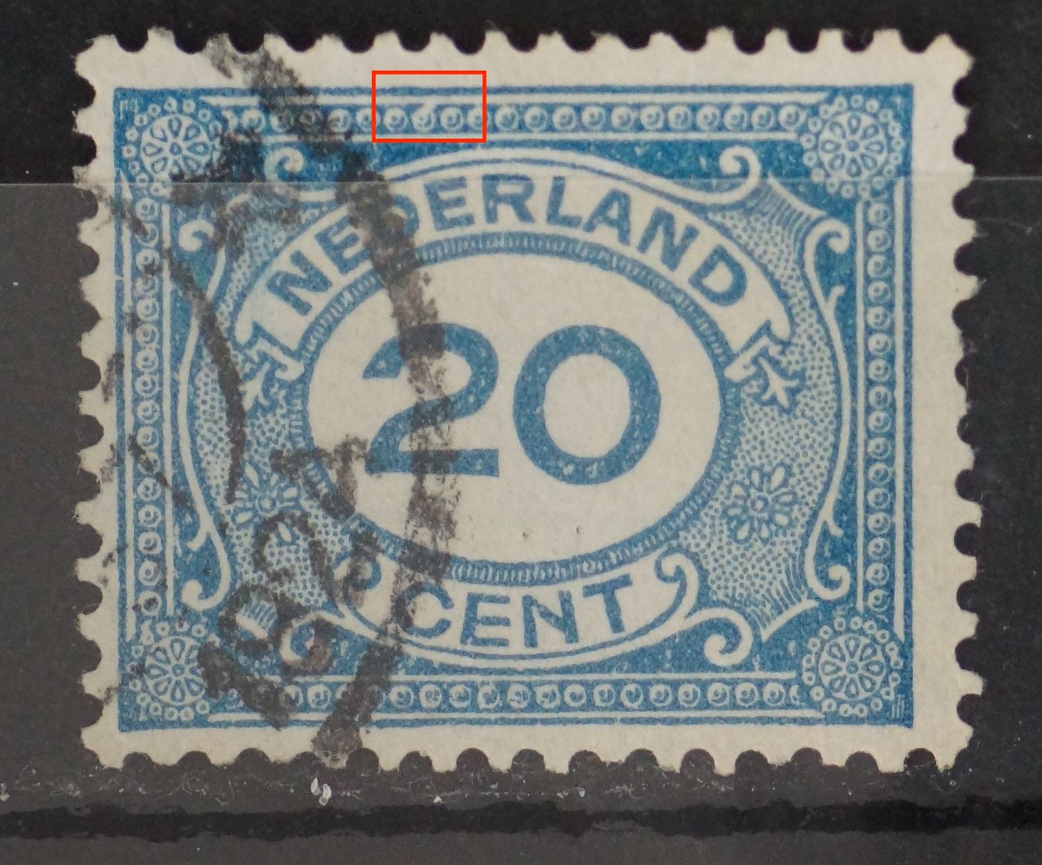 NVPH 109 - breuk in parelrand boven NVPH 109 - breuk in parelrand boven