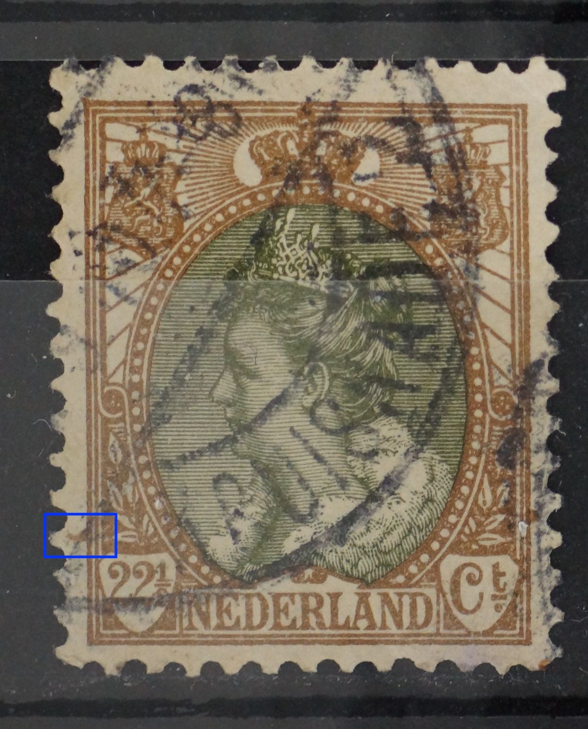 NVPH 70 - bruine vlek naast zegelbeeld links