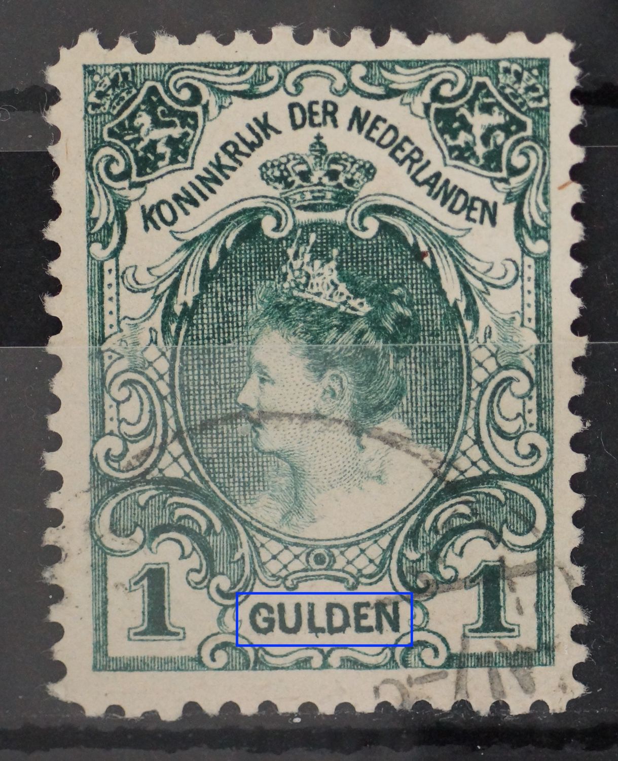 NVPH 77 - groene streepjes en vlekken aan de letters van GULDEN