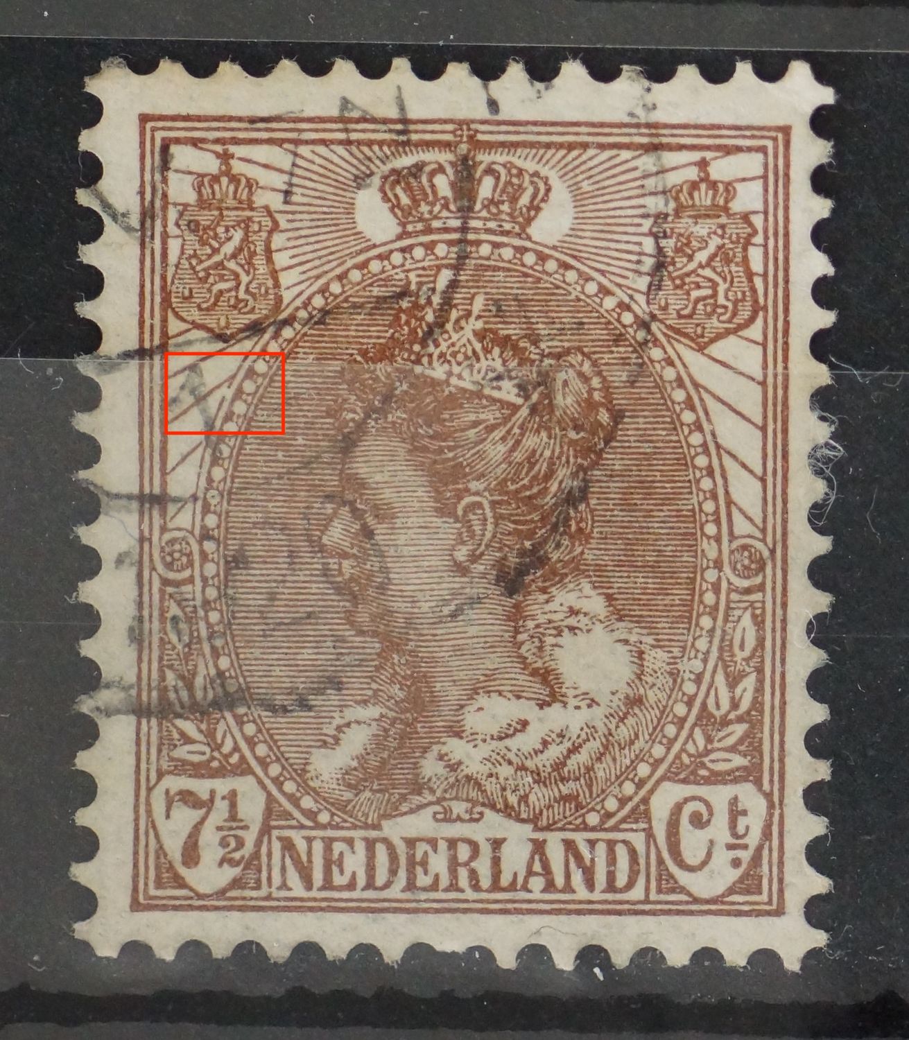 NVPH 61 - breuk in rand medaillon links