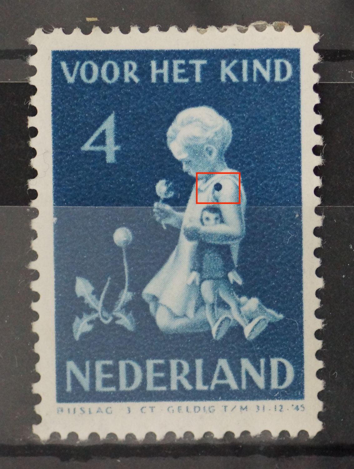 NVPH 376 - blauwe vlek op de linker schouder