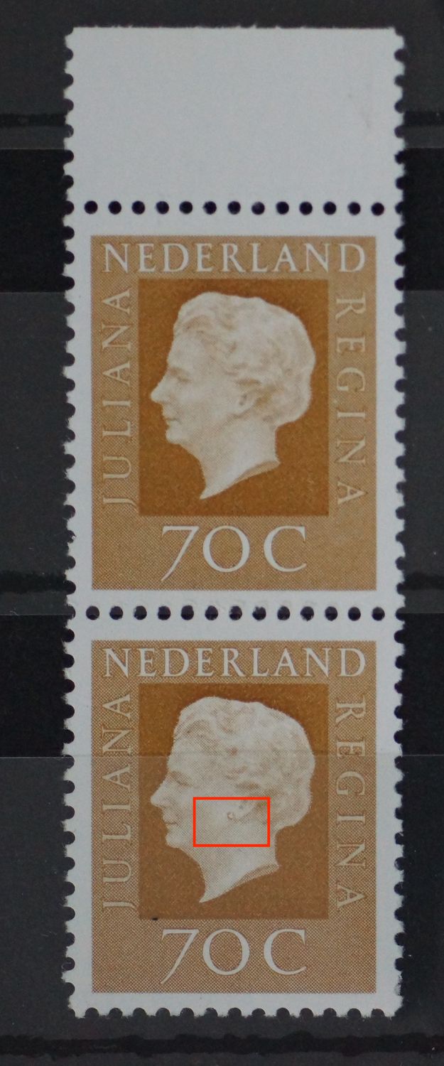 NVPH 948 (paar) - "oorbel" (onderste zegel)