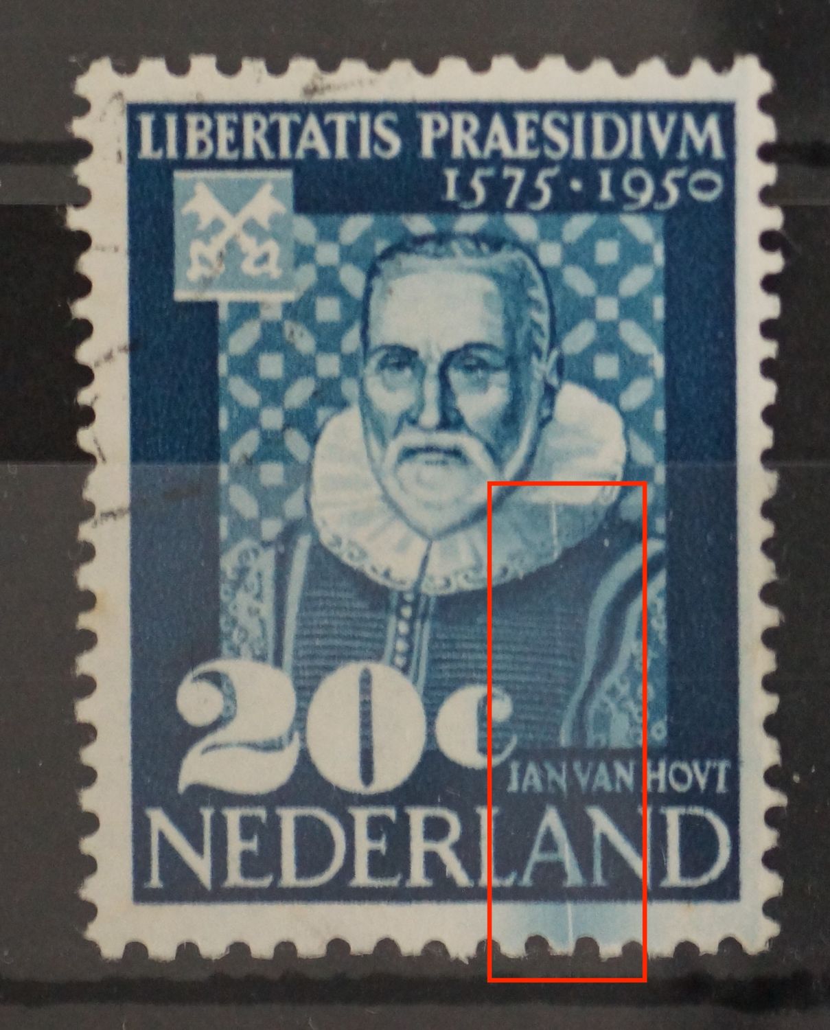 NVPH 562 - verticale blauwe baan met witte streep rechts van het midden