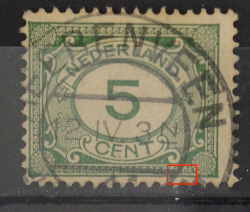 NVPH 107 - groene punt tussen kaderlijnen rechtsonder NVPH 107 - groene punt tussen kaderlijnen rechtsonder