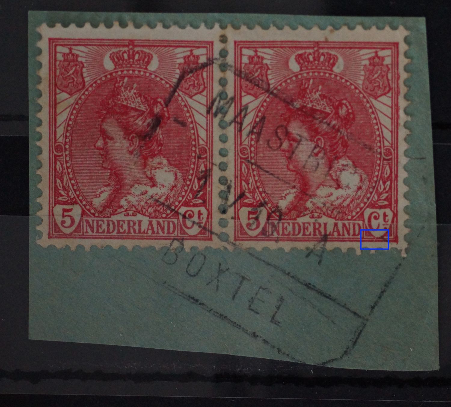NVPH 60 (paar) - breuk / witte kras in de omlijsting van Ct. (rechter zegel(