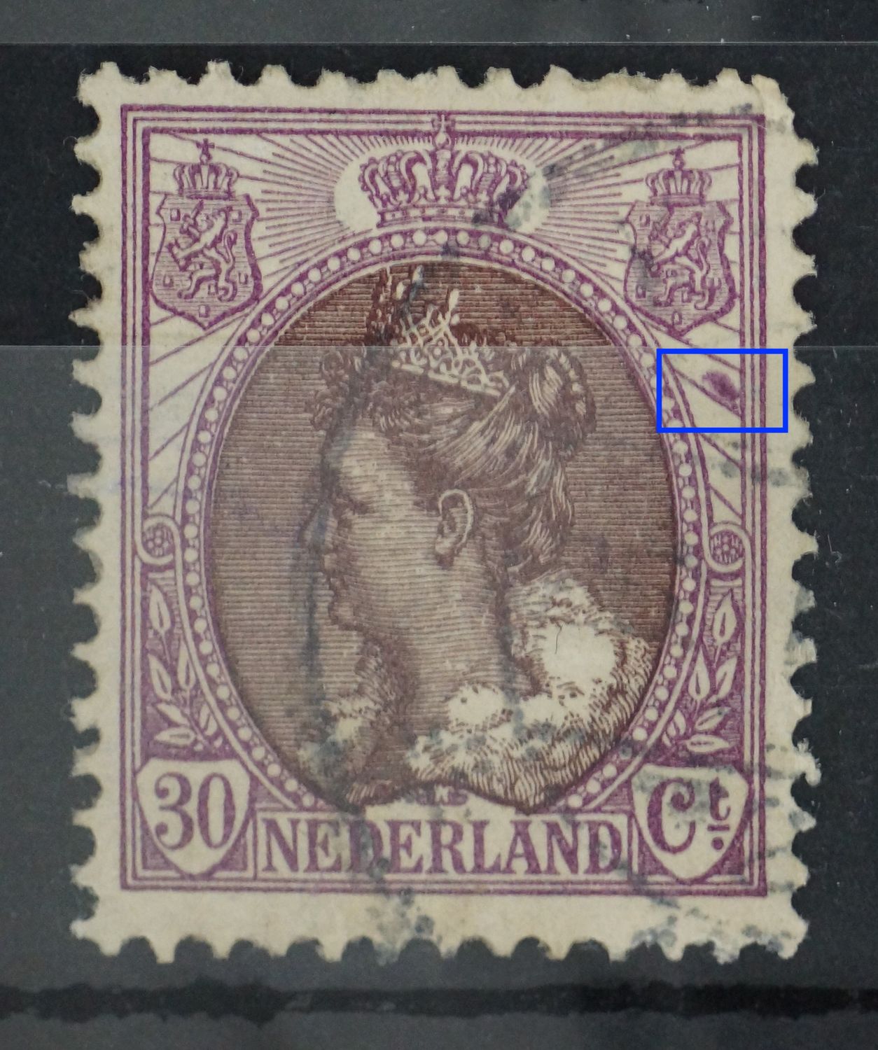 NVPH 72 - grote violette vlek tussen stralen rechts