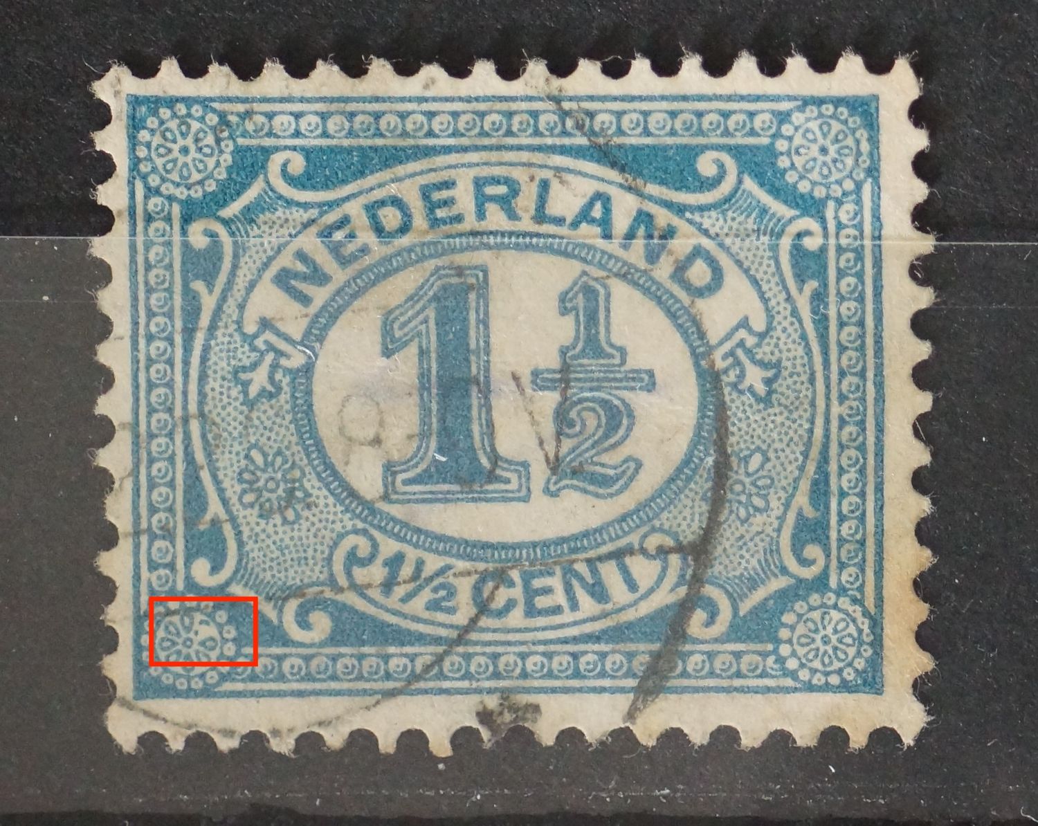 NVPH 53 - witte vlek in rozet linksonder NVPH 53 - witte vlek in rozet linksonder