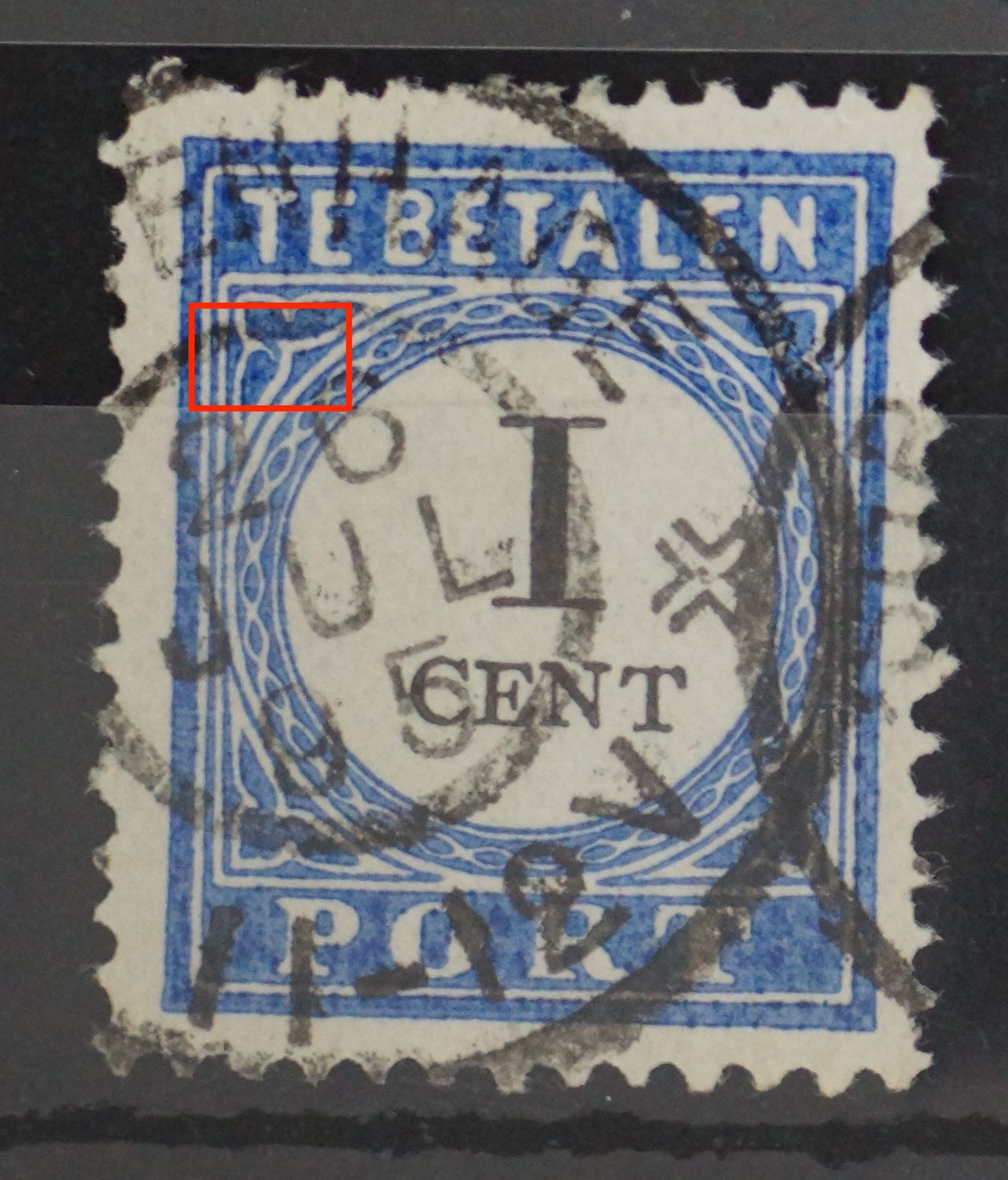 NVPH P14 - witte kras binnen het ornament linksboven