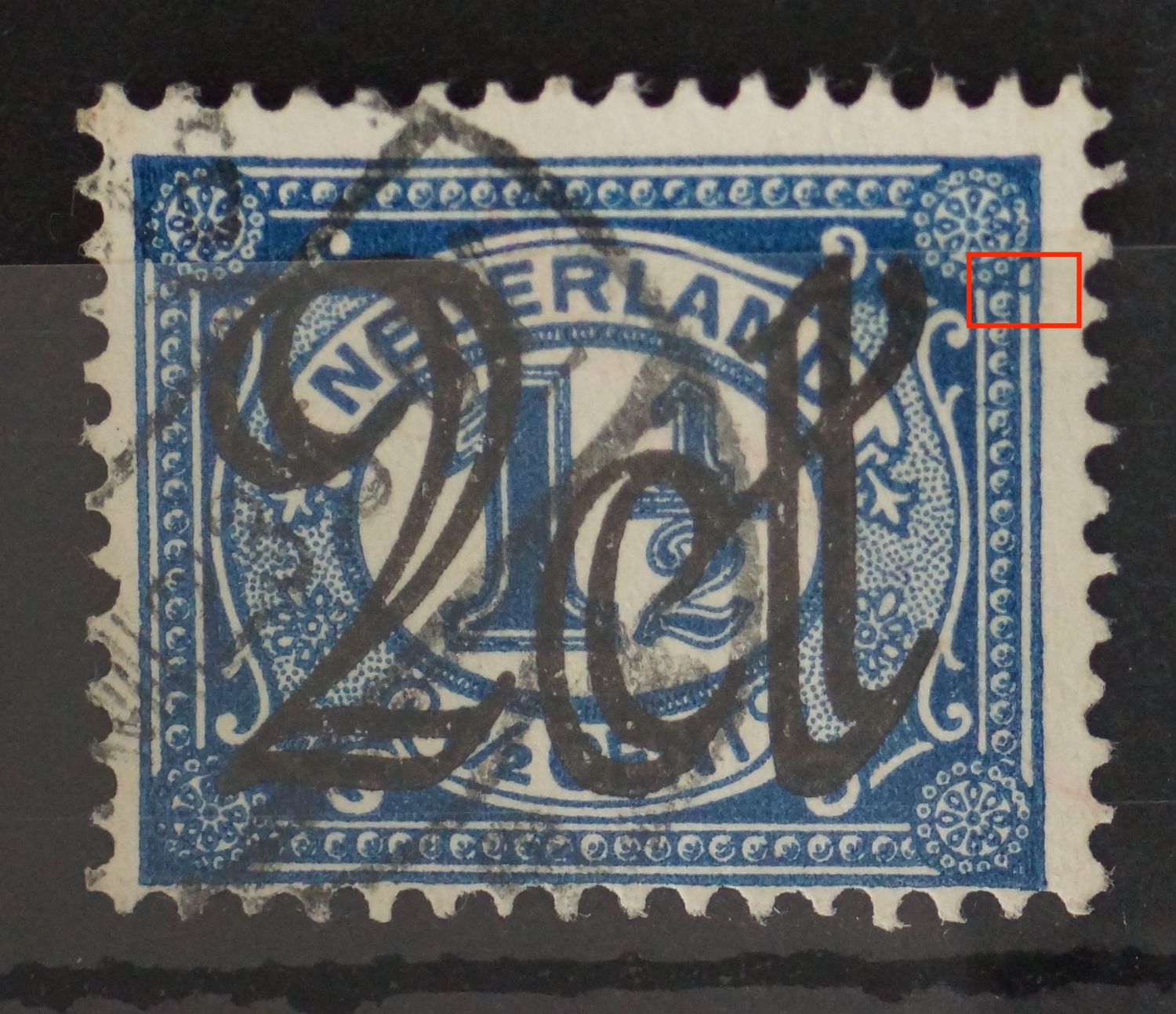 NVPH 115 - blauwe punt tussen kaderlijnen rechts