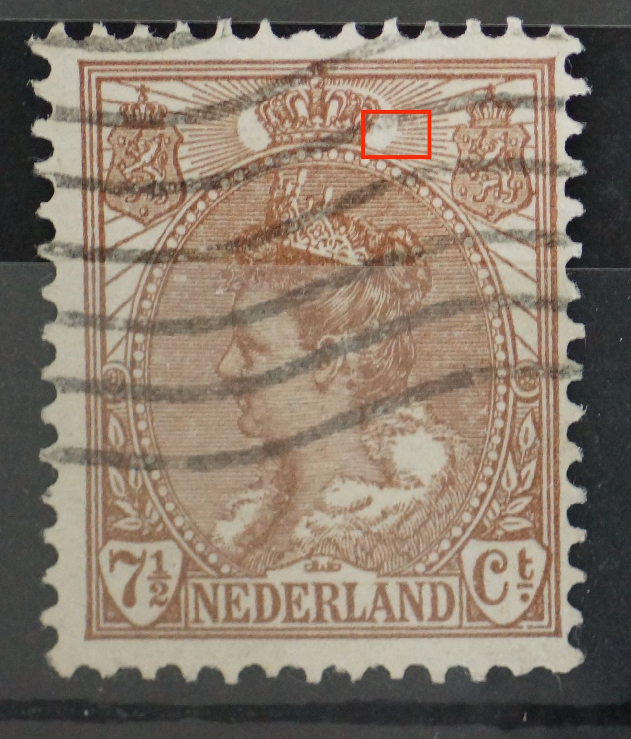 NVPH 61 - kortere straal rechts van kroon