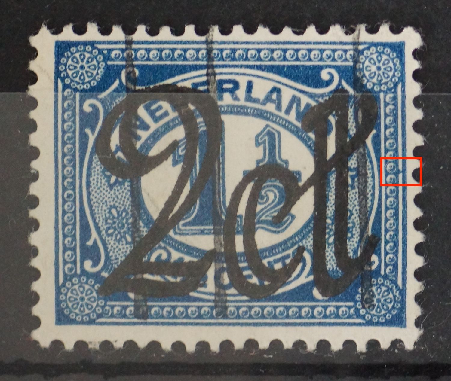 NVPH 115 - blauwe punt tussen kaderlijnen rechts