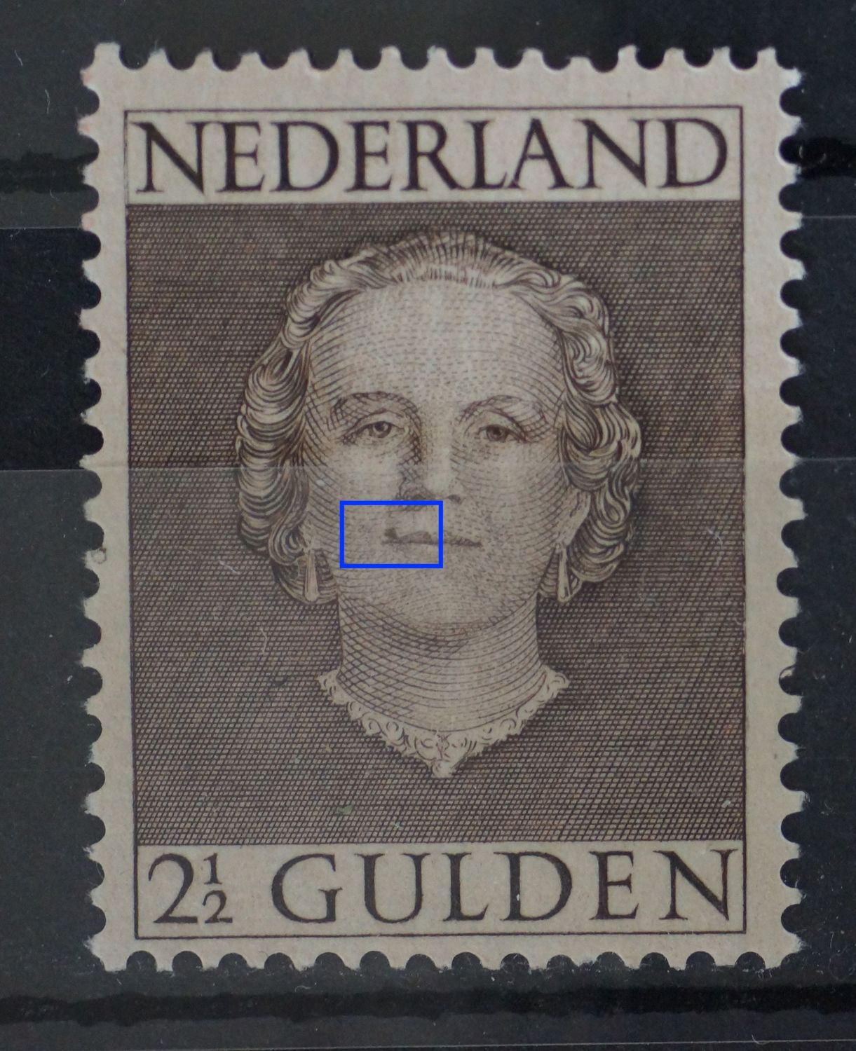 NVPH 535 - grijze vlek op de bovenlip