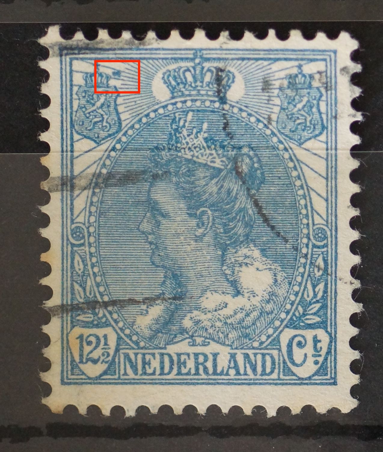 NVPH 63 - blauwe vlek naast linker wapenschild