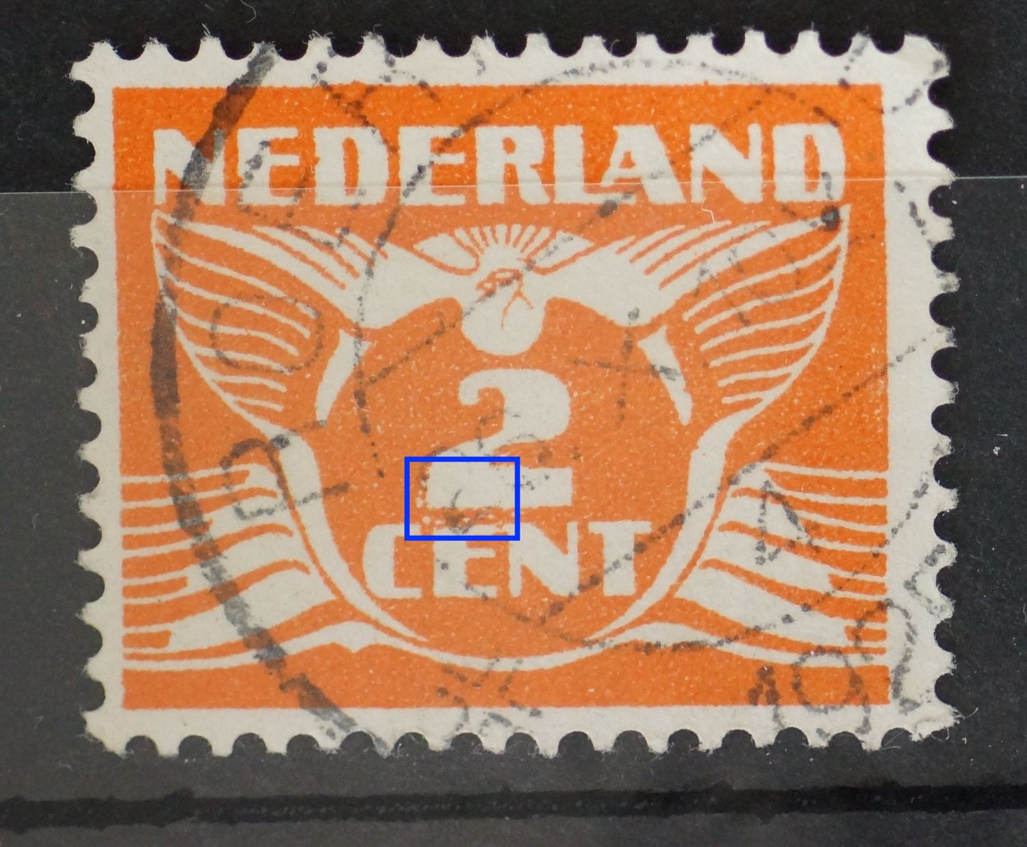 NVPH 145 - groot aantal witte stippen onder de 2 NVPH 145 - groot aantal witte stippen onder de 2