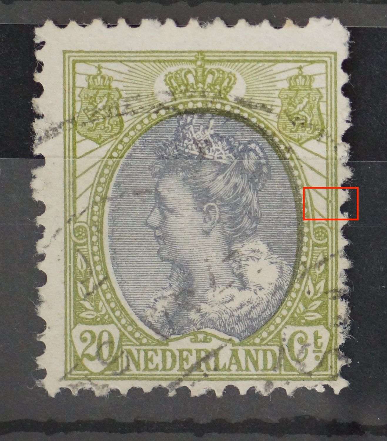 NVPH 116 - groene punt tussen kaderlijnen rechts, sterk verschoven medaillon