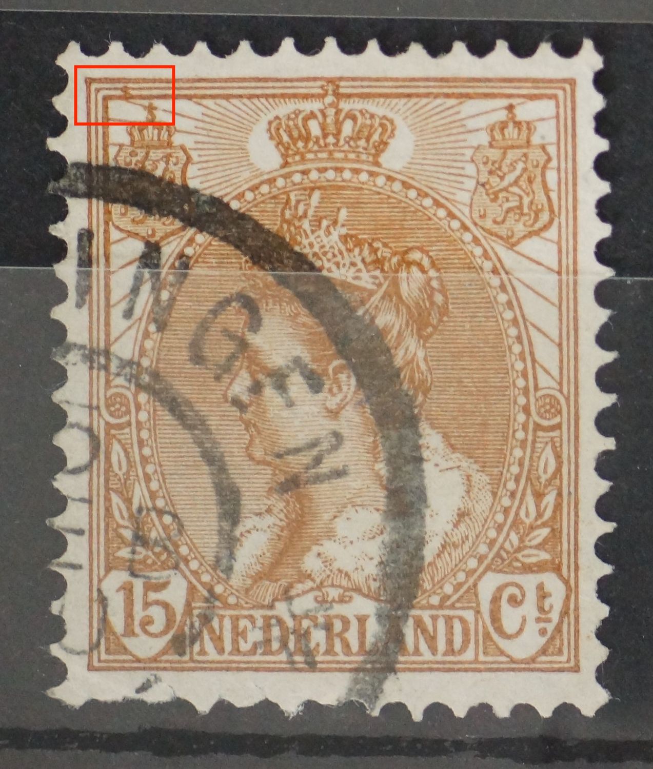 NVPH 64 - bruine vlek boven linker wapenschild NVPH 64 - bruine vlek boven linker wapenschild