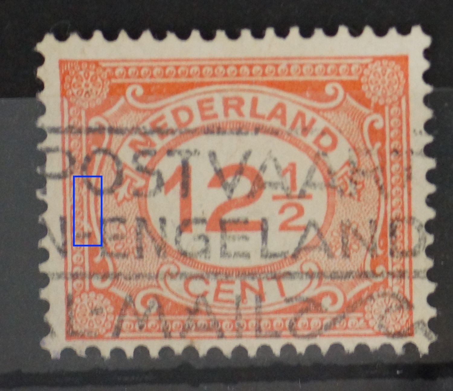 NVPH 110 - rode punt en witte streep daaronder (links) NVPH 110 - rode punt en witte streep daaronder (links)