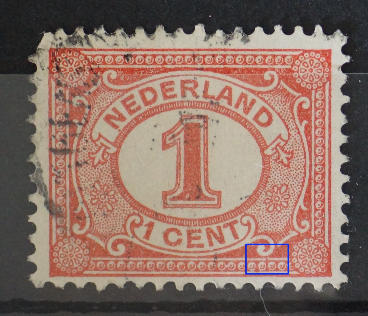 NVPH 51 - rode punt boven parelrand rechtsonder