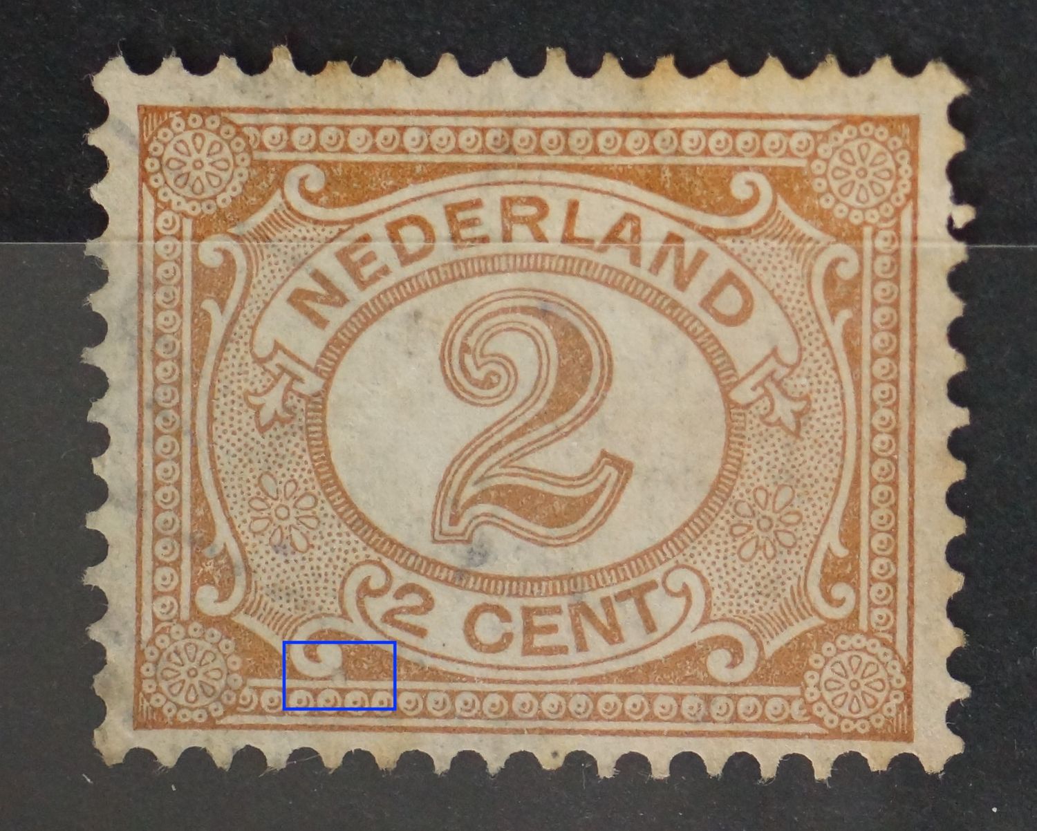 NVPH 54 - witte vlek aan krul linksonder