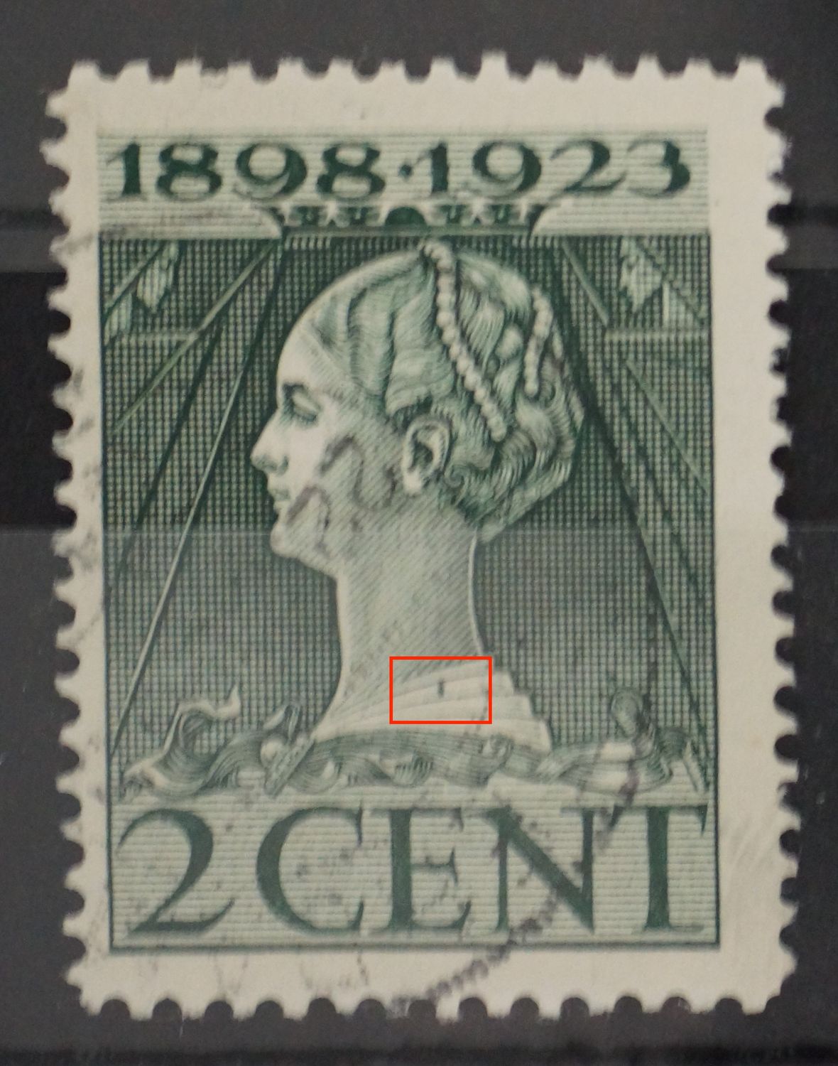NVPH 121 - Groene vlek op kraag