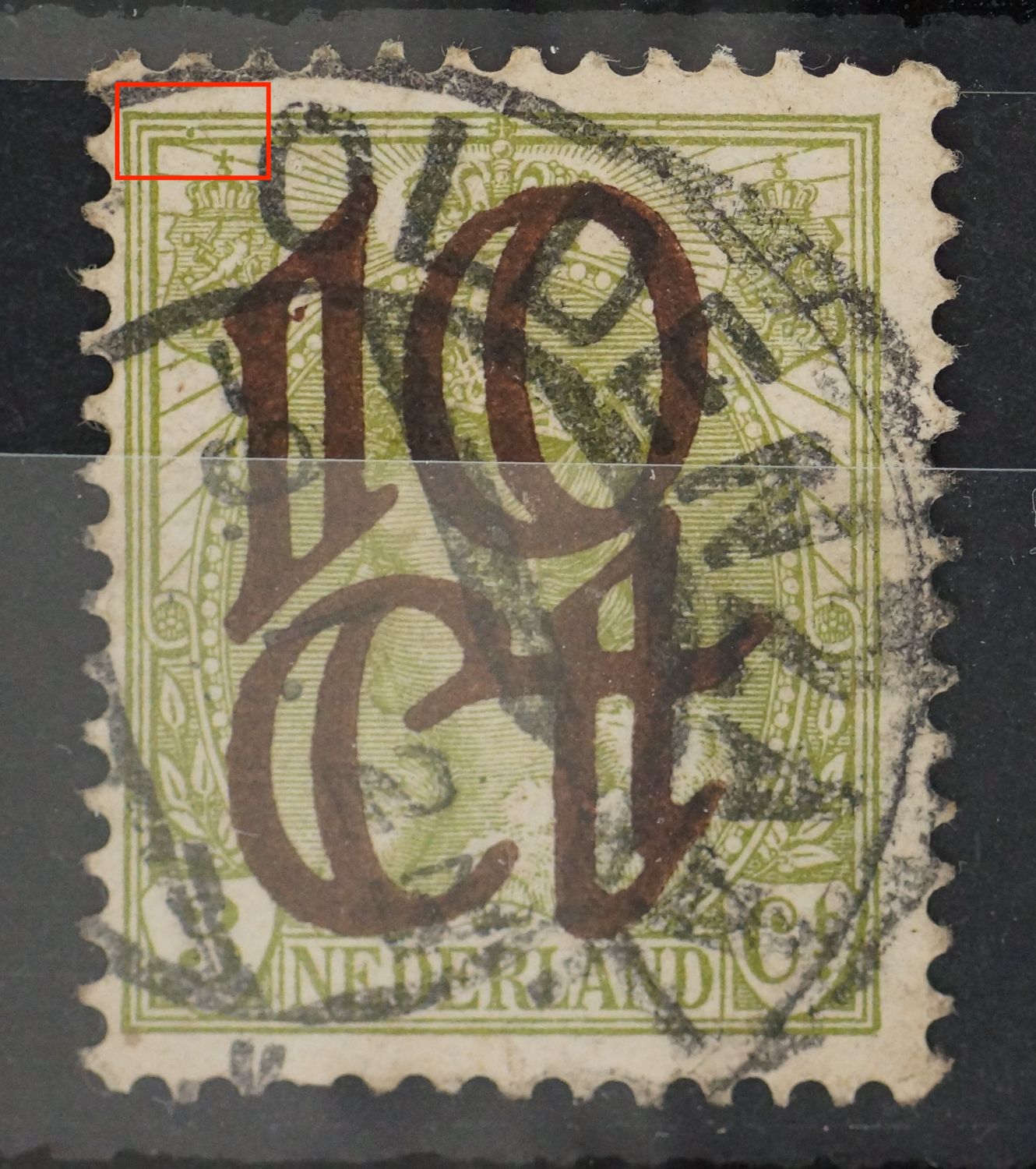 NVPH 116 - groene punt tussen kaderlijnen boven linker wapenschild
