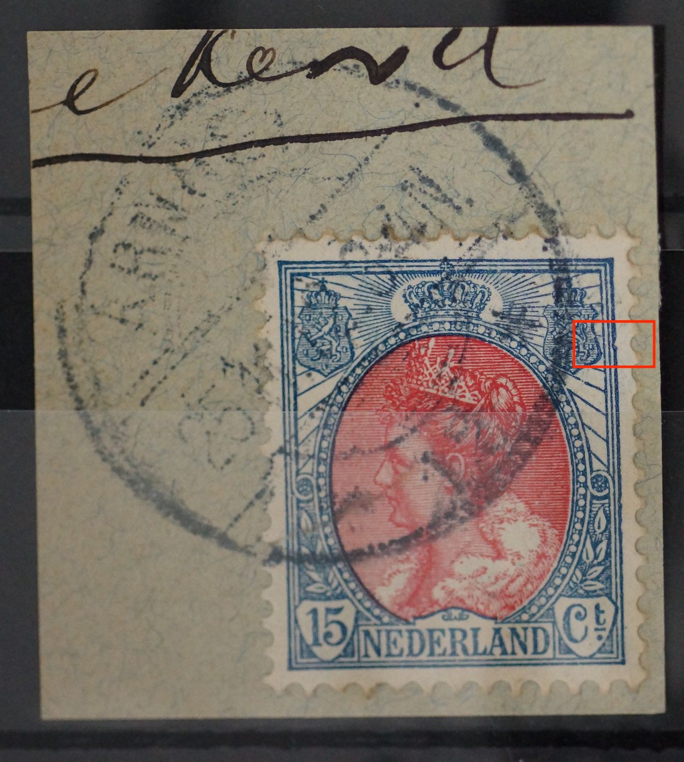 NVPH 65 - deuk in kaderlijn bij rechter wapenschild NVPH 65 - deuk in kaderlijn bij rechter wapenschild