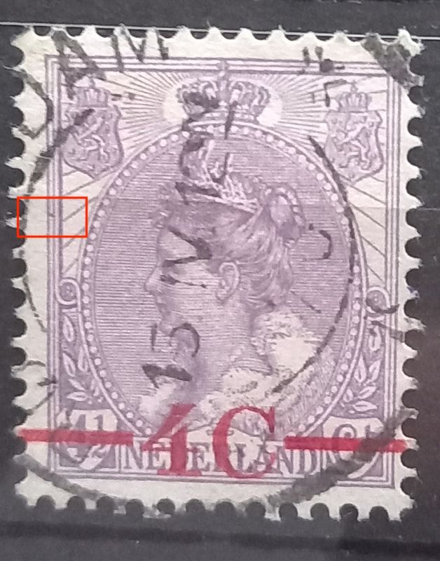 NVPH 106 - violette punt tussen kaderlijnen links