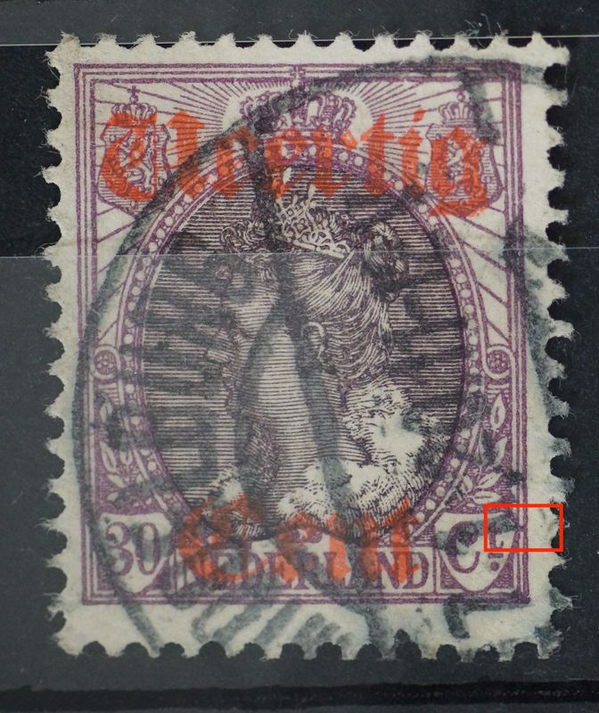 NVPH 102 - violette vlek tussen kaderlijnen rechts van Ct.