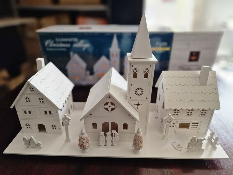 Weihnachtsdorf mit Kirche