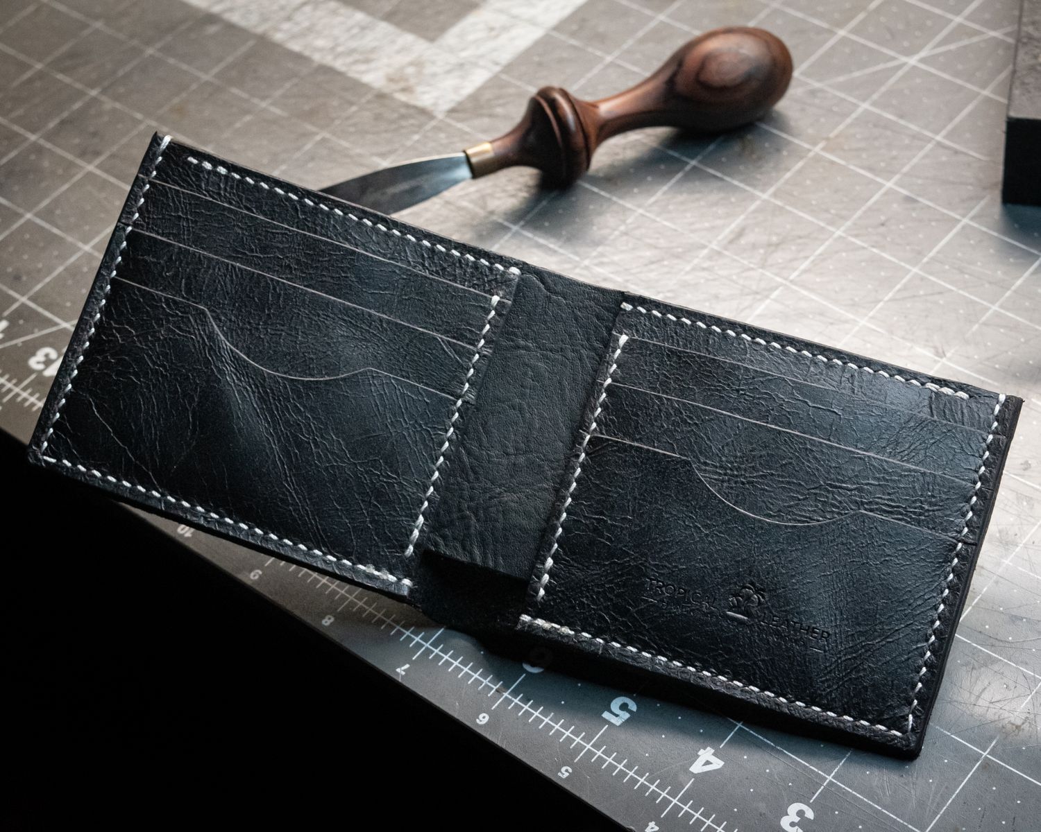 Classic Bifold Wallet - Rustic Black