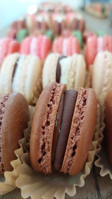 ＣＨＯＣＡＲＬＡＴ®️ Macarons 16 Piece Box Four Flavor Assortment