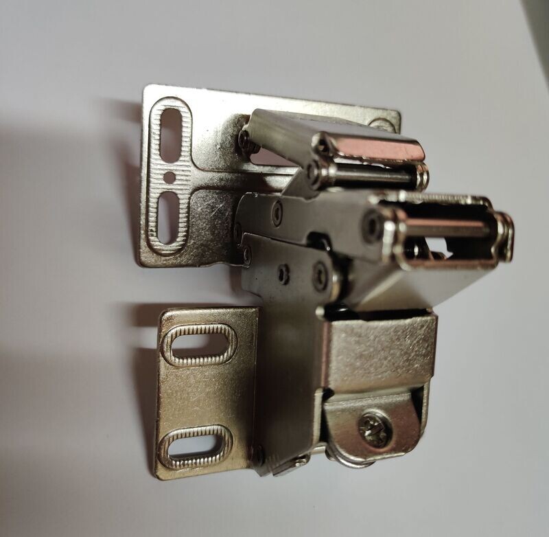 CHARNIERE GRANDE POUR ARMOIRE HAUT (BATTANT) POUR BELLINI ANNEE MODELE 2014 à 2017 ET PUCCINI ANNEE MODELE 2011 à 2019 - REF R15030626