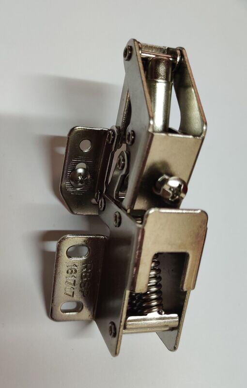 CHARNIERE GRANDE POUR ARMOIRE HAUT (BATTANT) POUR TURIANO 390-420-495 ANNEE MODELE 2019 à 2025 - REF R15030791