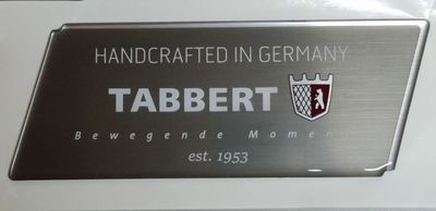 EMBLEME TABBERT MARTELÉ (à côté de la porte) - REF R0401Q22873 EMBLEME TABBERT MARTELÉ (à côté de la porte) - REF R0401Q22873