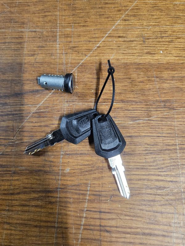 Barillet avec 2 clés ?  serrure Tabbert