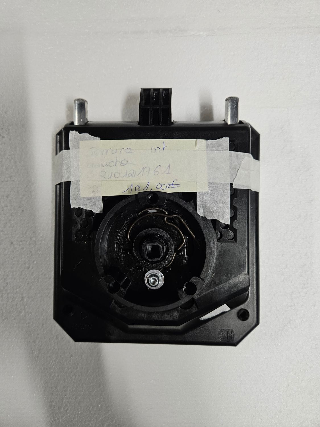 Serrure intérieur gauche pour caravane bellini tabbet 530, 570 et 655.