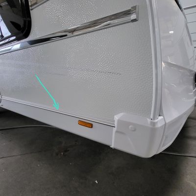 Joint de bas de caisse. Vendu par 12 mètres pour un côté de la caravane.