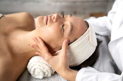 Revitalising Massage Facial (35 mins)