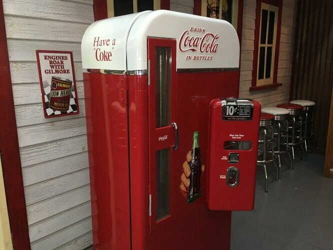 Vintage Coca Cola Machine
