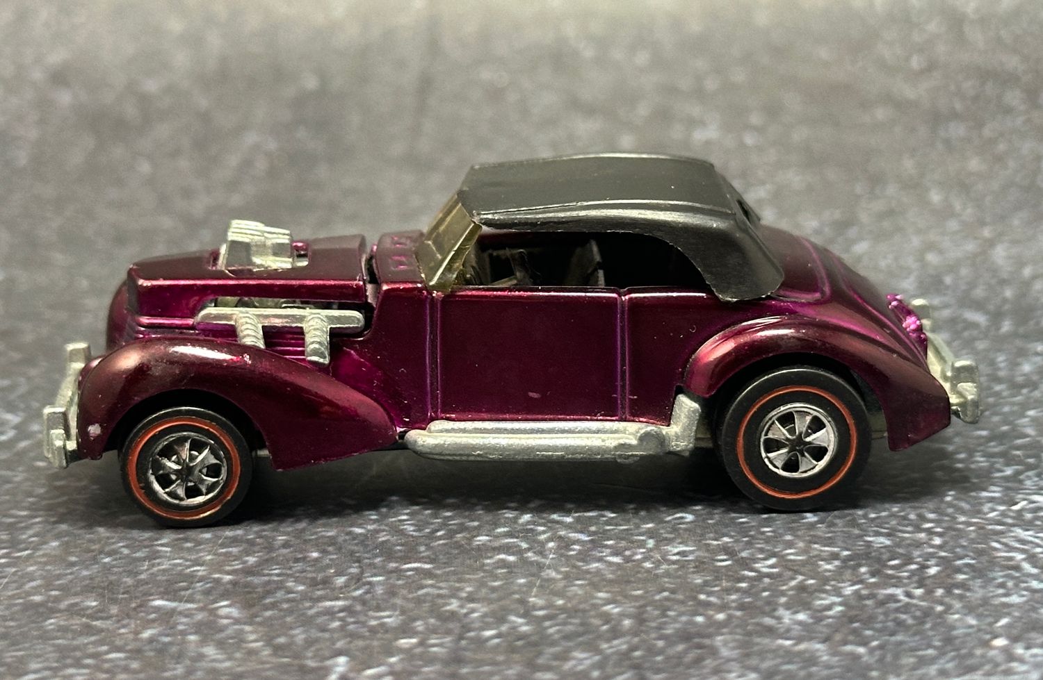 Hot Wheels Redline Classic Cord in Spectraflame Magenta