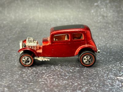 Hot Wheels Redline Classic '32 Ford Vicky in Spectraflame Red