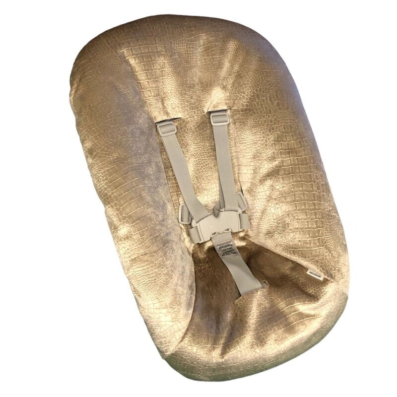 #18 Stokke newborn hoes, Zand velvet shiny croco . Ook voor Kidsmill up.